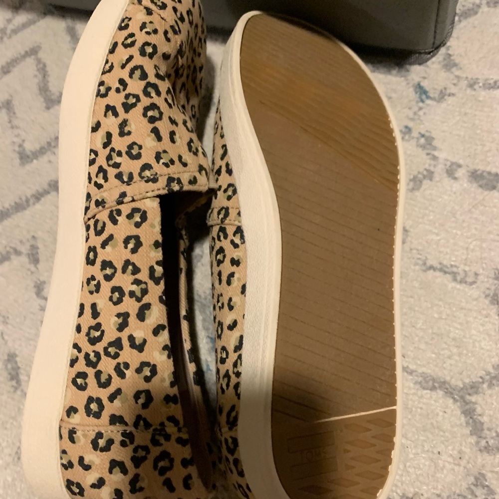 Toms Leopard Print Slip-On Flats - Tan & Black
